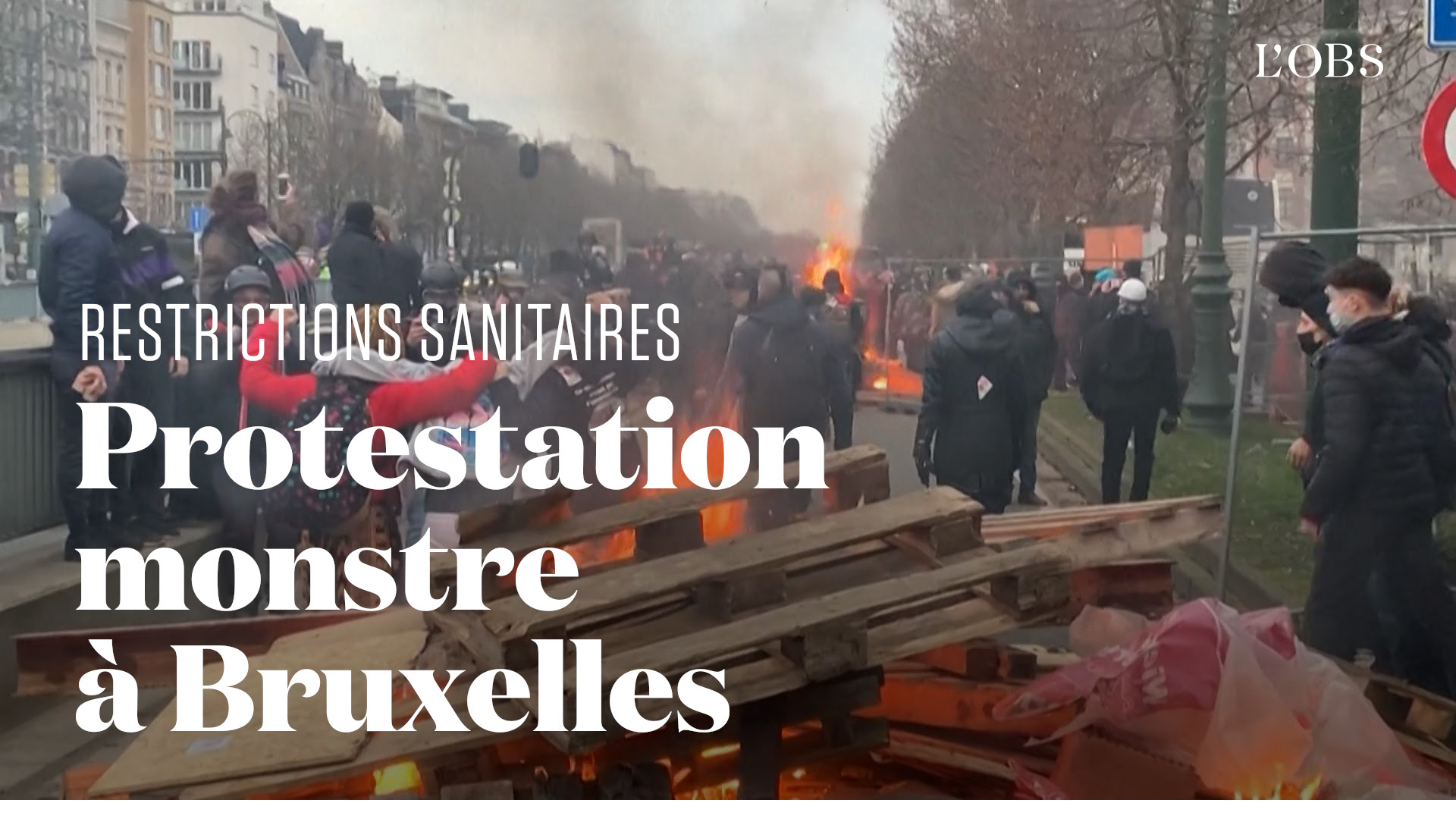 A Bruxelles, les opposants aux restrictions sanitaires affrontent les forces de l'ordre