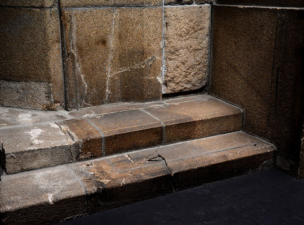 It is thought to be the residue of a person who was sitting at the entrance of hiroshima branch of sumitomo bank when the atomic bomb was dropped over hiroshima. Hiroshima Peace Memorial Museum Exhibition Permanent Exhibitions 2 Hiroshima On August 6 2 2 Devastation On August 6 2 2 5 Human Shadow Etched In Stone
