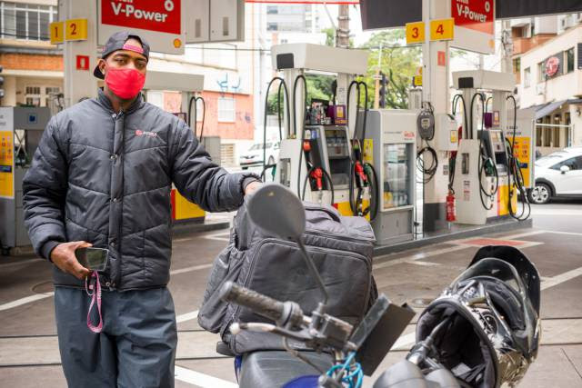 Governo anuncia segundo aumento do mês enquanto gasolina já supera os 7 reais