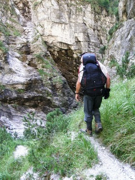 Il percorso è caratterizzato da una bella cascata. Val Di Piero