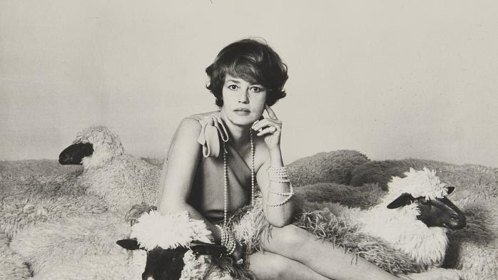 Vêtements, bijoux et photos "inédites" : la garde-robe de Jeanne Moreau aux enchères en octobre