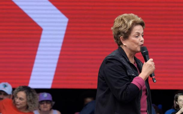 Dilma reforça coro pelo voto útil em Lula: 'neste ano não é por opção pessoal, é a opção pelo Brasil'