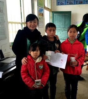 Students in Wuxuan with Tina Qin