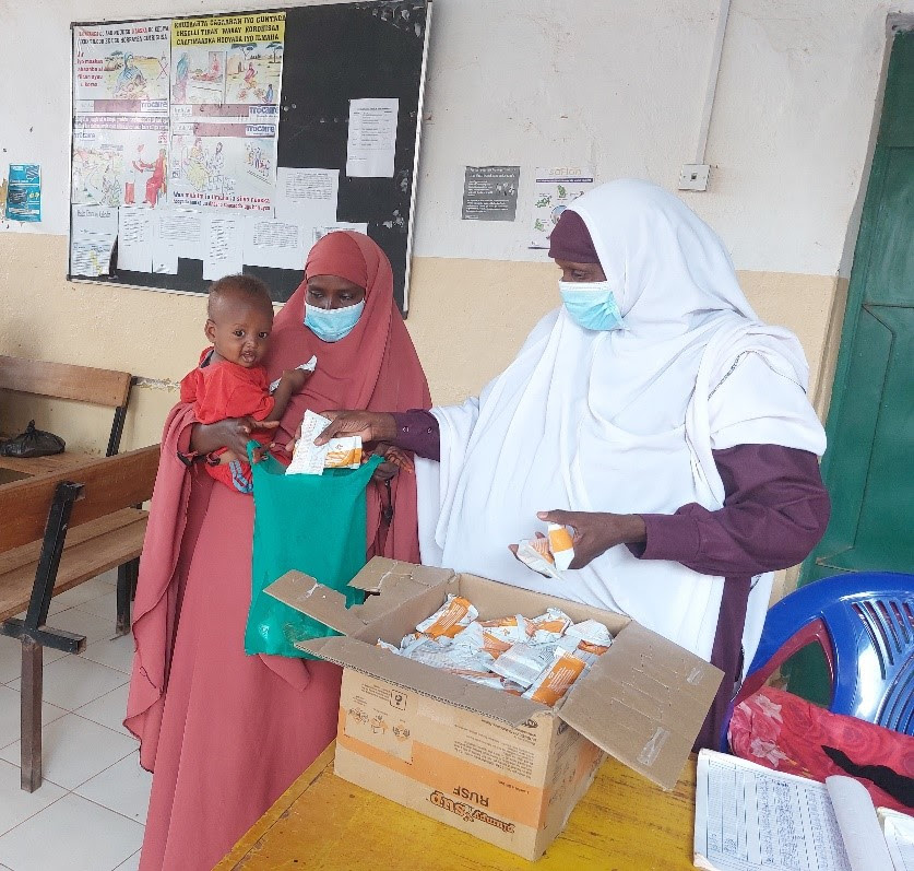 Suheyb and his mother Hodan receiving nutritional supplements.