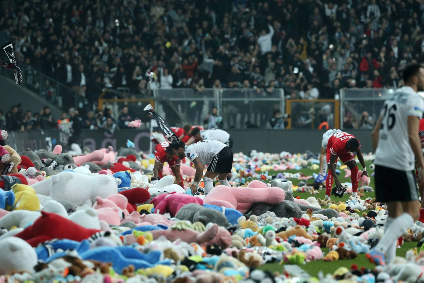 Players helped clear the field and then applauded the crowd. (Handout/AFP/Getty Images)