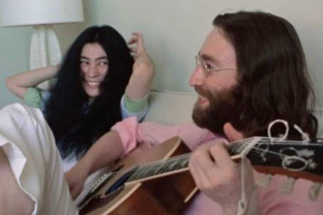 Vídeo com Lennon e Yoko Ono interpretando ‘Give Peace a Chance’ vem à luz