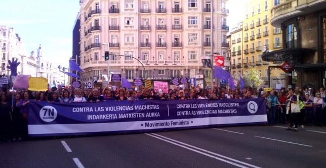 La marcha en el momento en el que llegan a la Gran Vía.