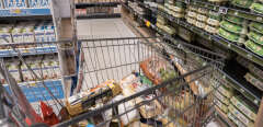 A shopping cart full of consumer products. February 28, 2023, Toulouse, France.
Un caddie rempli de produits de consommation aux rayons oeufs avant de passer a la caisse d un supermarche. 28 fevrier 2023, Toulouse, France.//SCHEIBER_SIPA.0147546/Credit:FRED SCHEIBER/SIPA/2303011417