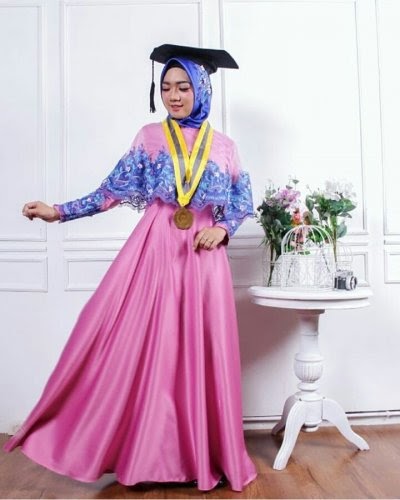 25 Gambar Baju Wisuda Kartun  Koleksi Kartun 
