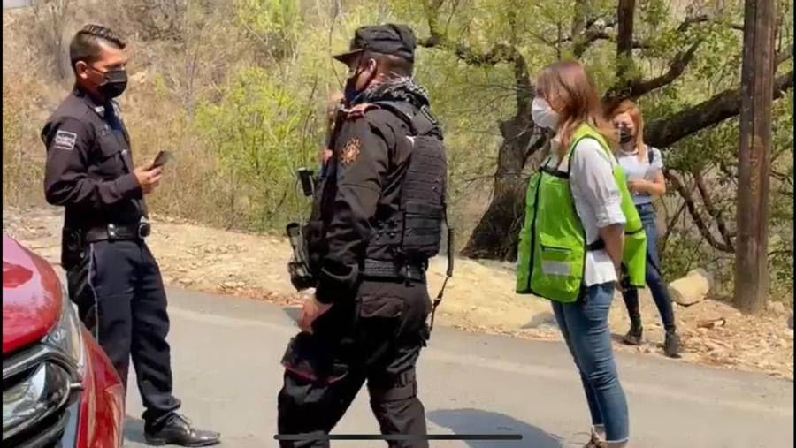La alcaldesa de escobedo, clara luz flores, entró a la encuesta del movimiento regeneración nacional (morena) por la candidatura a la gubernatura de nuevo león. Clara Luz Flores Candidata Por Morena En Nuevo Leon Burla Filtro De Seguridad Por Incendios Y Se Enfrenta Con Policias Contrareplica Noticias