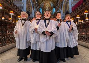Photo of choir boys singing at St Paul's Cathedral 