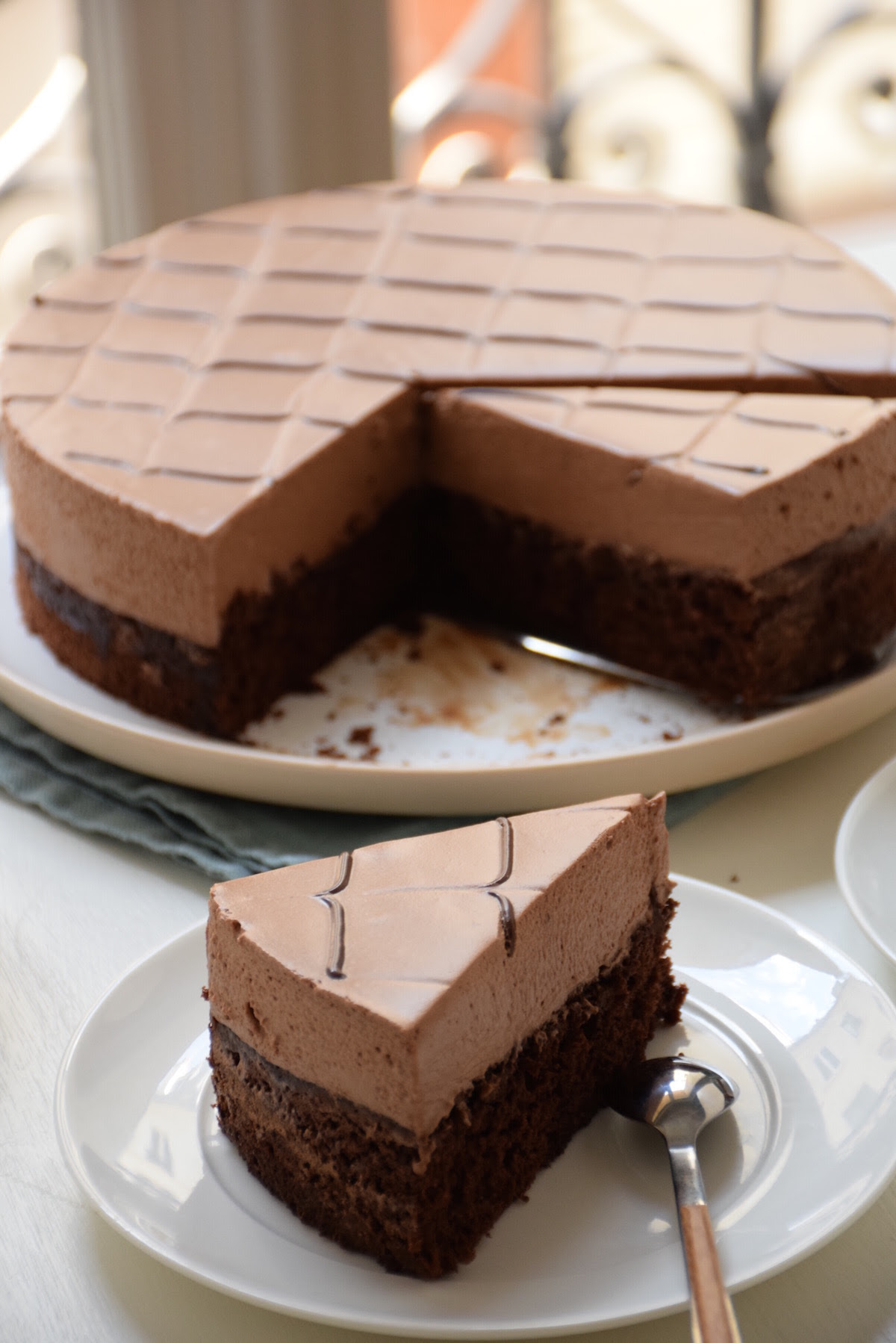 This gateau au chocolat has mascarpone and plenty of chocolate to flavor it. Gateau Despacito Le Fameaux Gateau Bresilien Cafe Chocolat