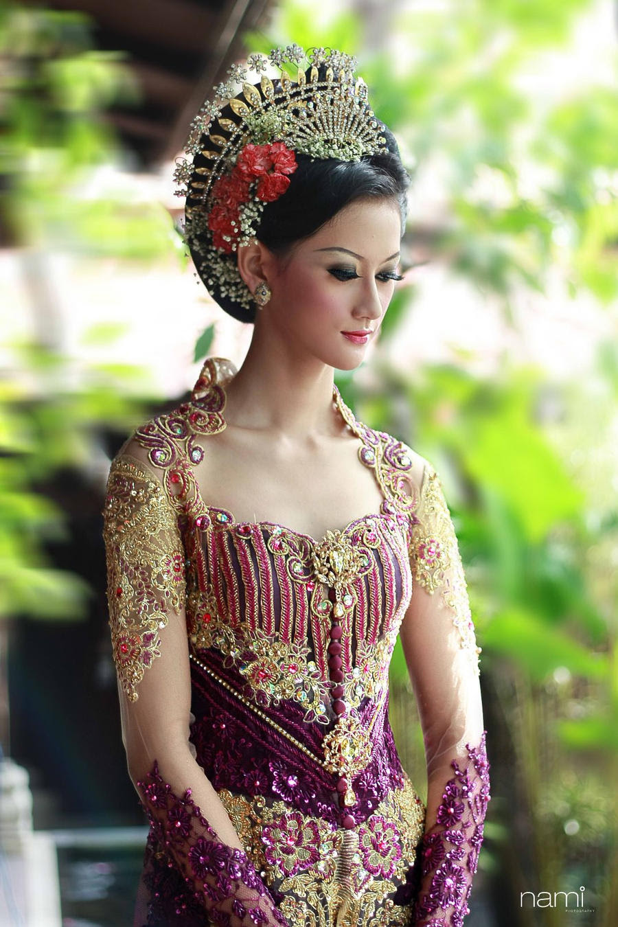 Jual Kebaya Model Anne Avantie - Putu Merry