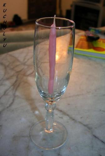 How-to-DIY-Beautiful-Layered-Grated-Candles-3.jpg