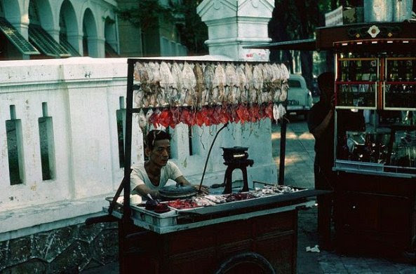 Mực khô các loại, ruột vịt cán mỏng... Thêm chai bia con cọp nữa là hết xẩy !