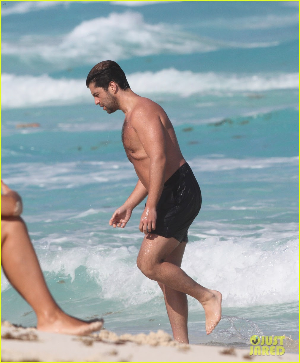 Austin peck is best known for: Full Sized Photo Of Josh Peck Goes Shirtless At The Beach In Mexico 06 Photo 4039359 Just Jared