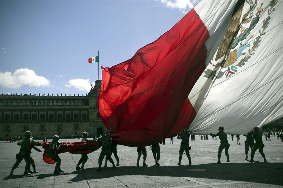 ARRIAR BANDERA