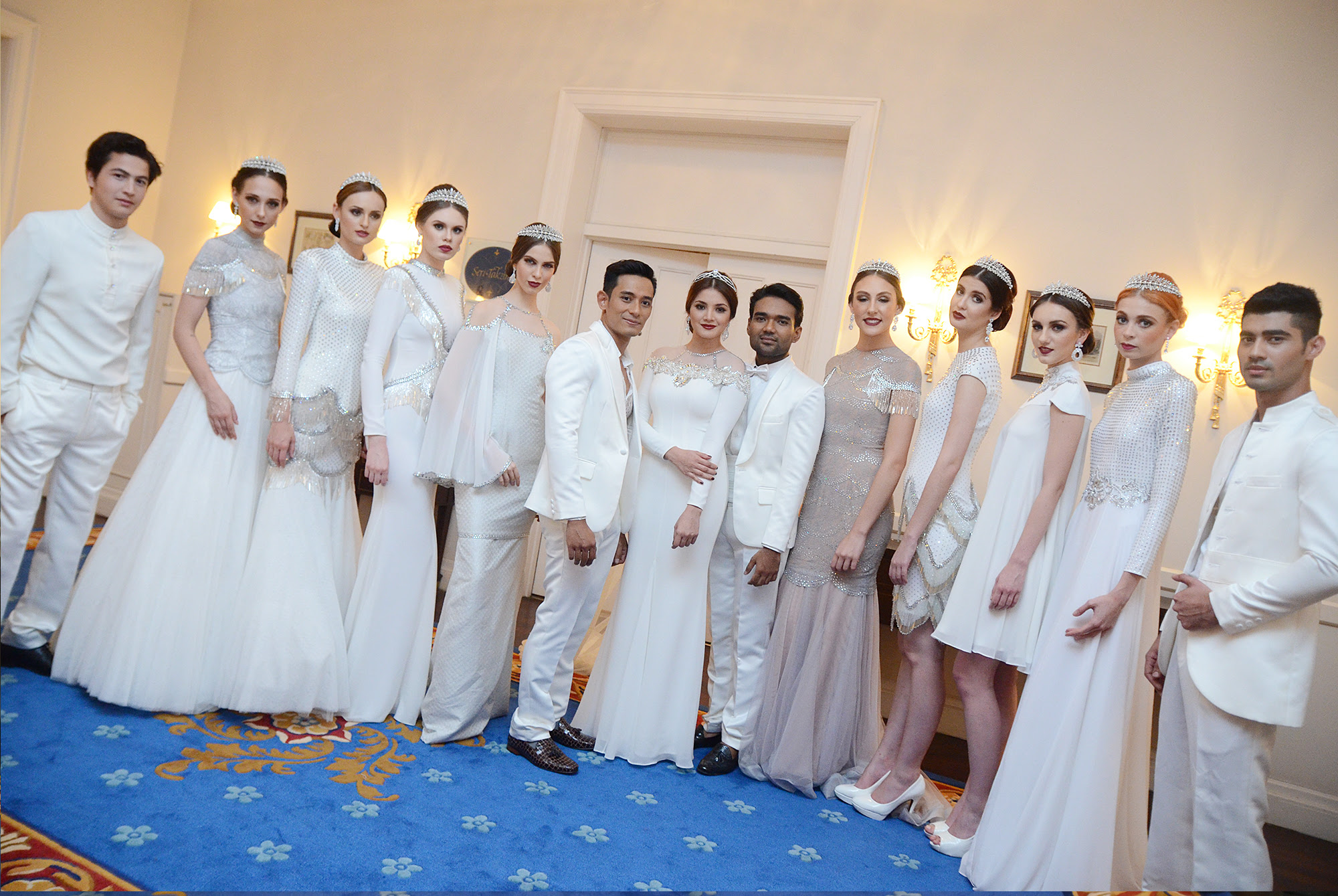  Saat ini gaun pengantin memang berkembang sangat modern 25+ Gaun Pengantin Fazura, Fashion Modiѕ! 