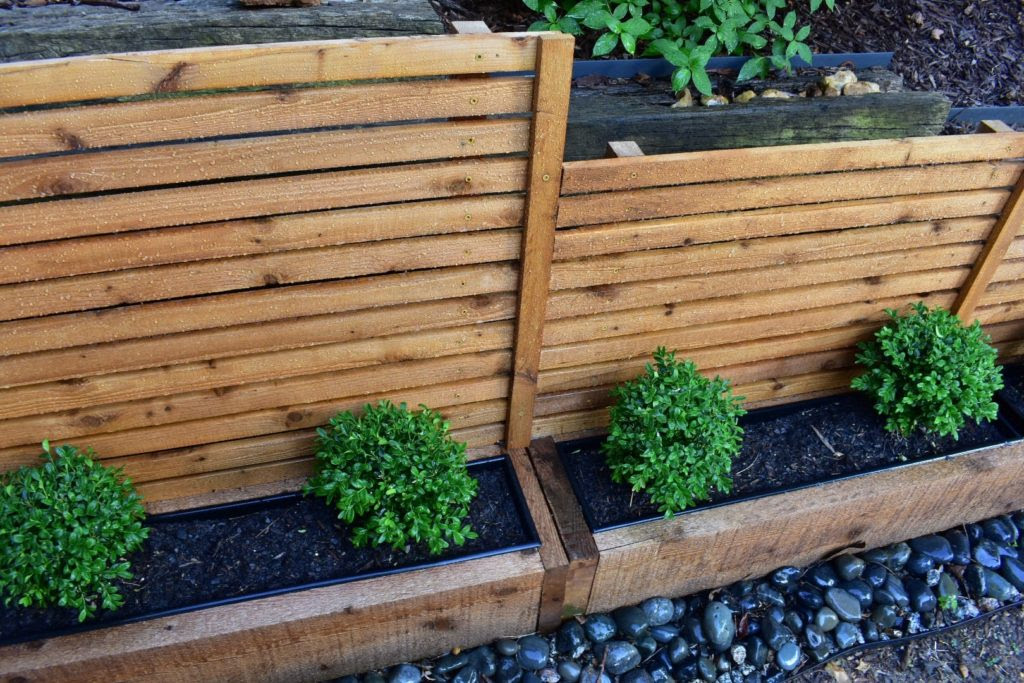 Though compact, the box is deep enough to plant your favorite climbing vegetables and flowers. Diy Cedar Planter Boxes With Trellis Privacy Screen