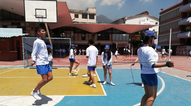 Otro juego tradicional mexicano muy popular es el jarabe tapatío, que también es el baile nacional mexicano. Los Fernandinos Practican Juegos Tradicionales Quito Informa