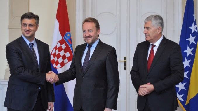 Croatian OM Andrej Plenkovic (L) Bakir Izetbegovic, president of BiH presidency (C) Dragan Covic, Croat representative on BiH presidency (R) 28 October 2016 Photo: Klix.ba