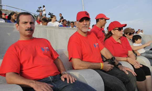 Los héroes Fernando González y René González durante el desfile por el 1ro de Mayo en La Habana. Foto: Ladyrene Pérez/Cubadebate.