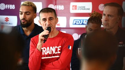 Coupe du monde de basket : le maintien de Vincent Collet 'fait partie des dossiers à ouvrir', admet le président de la Fédération française après le fiasco des Bleus