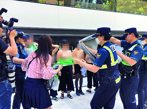 언젠가 그녀와 재회하기를 바랬지만 30대 페미니스트 여성의 연애는 거의 '워킹데드'다. ìƒì˜íƒˆì˜ ì‹œìœ„ ê°€ ì²˜ë²Œ ëŒ€ìƒì´ ì•„ë‹Œ ì´ìœ  ë¶ˆì¾Œê° ì˜ ê¸°ì¤€ì€ êµ­ë¯¼ì¼ë³´