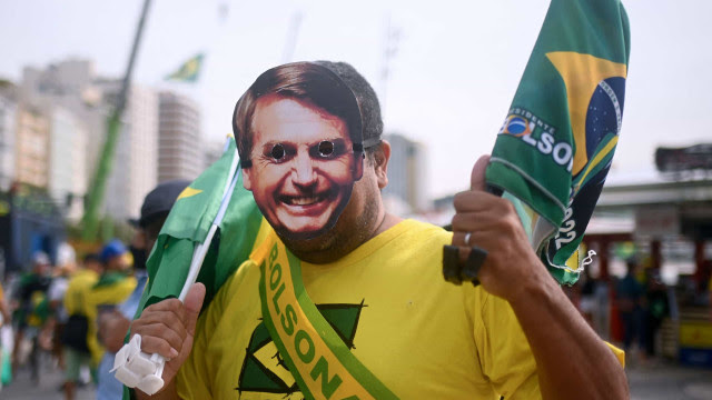 Bolsonaro usa fake news para dizer que Forças Armadas podem fechar seção eleitoral
