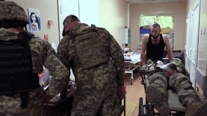 Guerre en Ukraine : au cœur d'un hôpital militaire sur la ligne de front, dans le Donbass