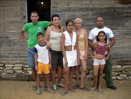 Familia cubana (foto tomada de Internet)