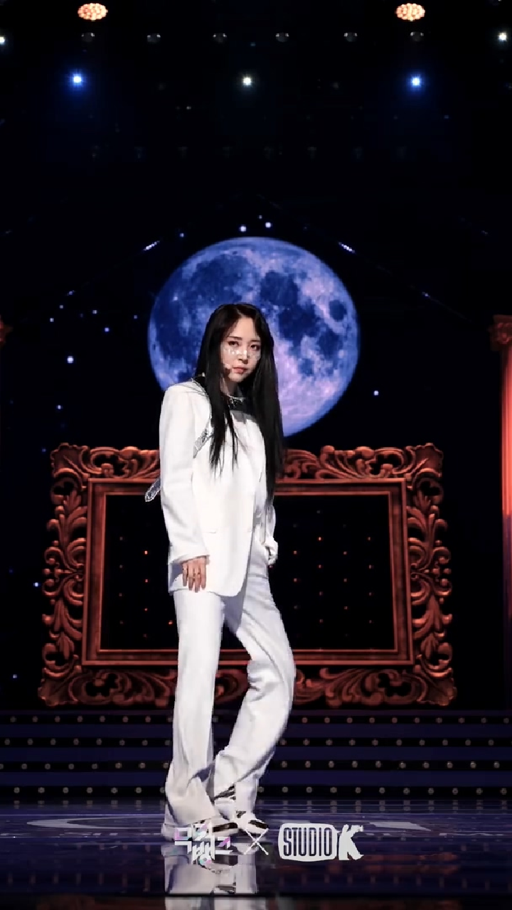 Moonvyul Eclipse Fancam - Moonbyul S Dark Side Of The Moon Rakes 59 000 Album Sales On Her ...