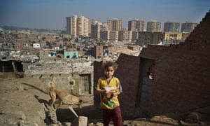 Una niña de seis años que vive en un barrio marginal de El Cairo (Egipto).