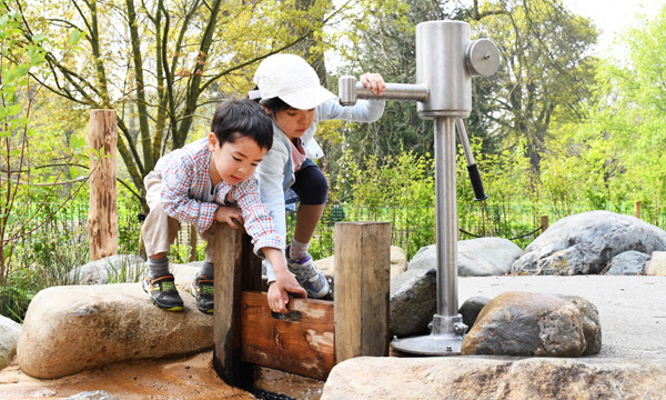 Image of two children in the Water Garden