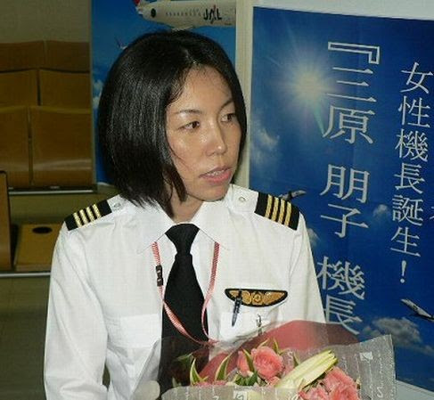 ファッショントレンド 新鮮なana 女性 パイロット 機長