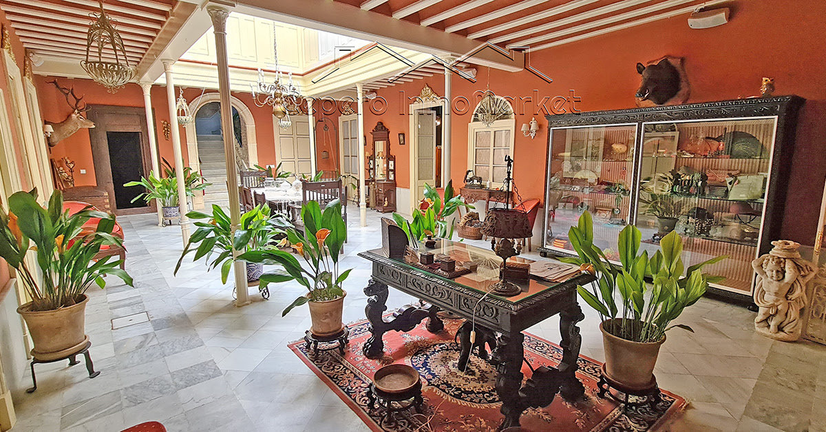 A la venta esta casa-palacio del S. XIX en Jerez con más de 1.500 m2 por 1,2 millones
