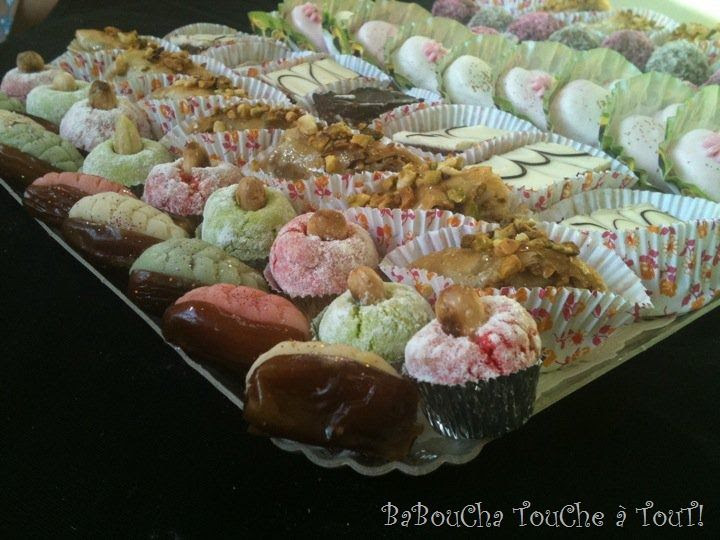 Plateaux De Gateaux Pour Les Gateaux De Mariage