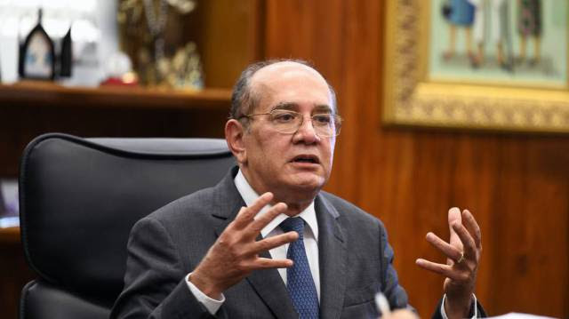 Gilmar Mendes livra Queiroz da cadeia