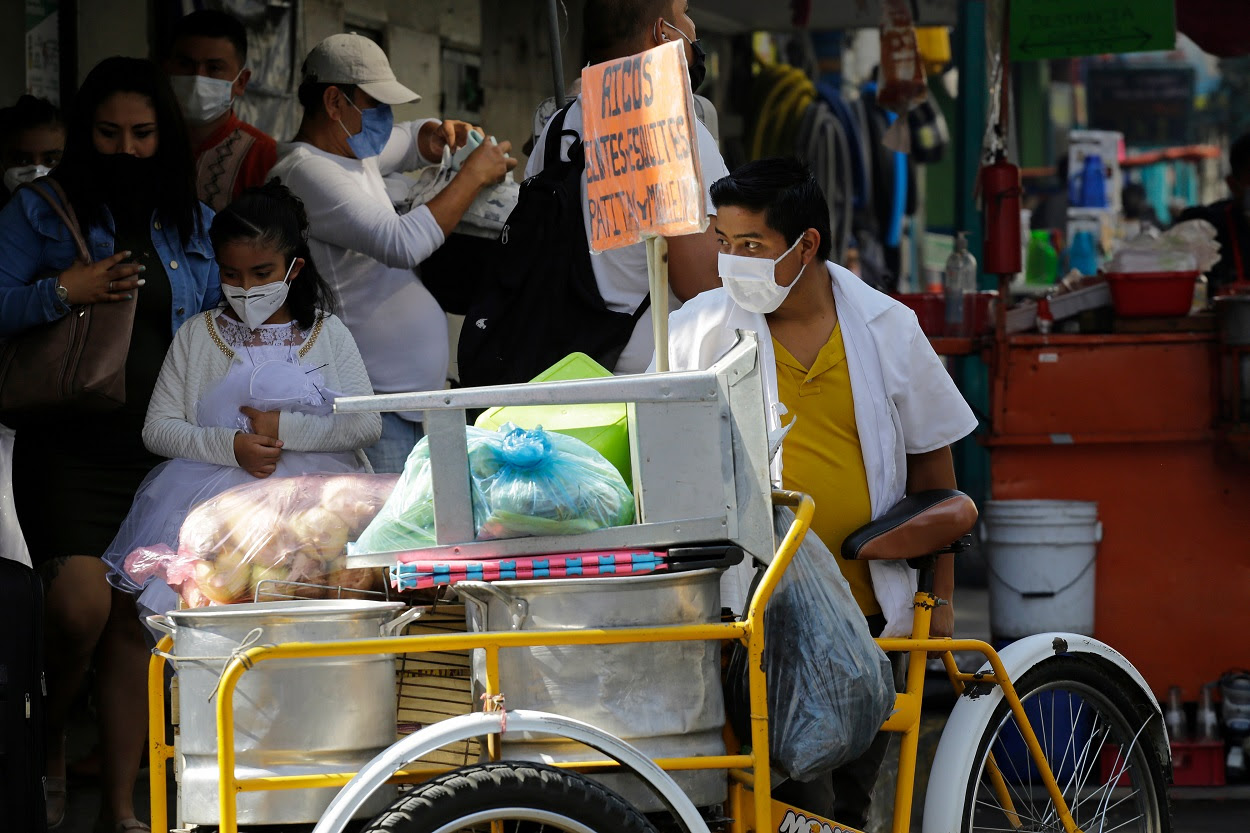 Un puesto ambulante en México DF. Shutterstock / Nelson Antoine