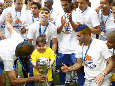 O estoril praia foi hoje homenageado pela câmara municipal de cascais pelo título de campeão da ii liga e consequente regresso à i liga de futebol, com um camião a transportar o plantel. Estoril Praia Campeao Photos Playmakerstats Com