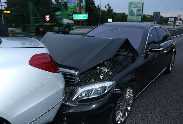 Maybe you would like to learn more about one of these? Idris Haron Terlibat Kemalangan Kecil Di Lebuhraya Plus Astro Awani