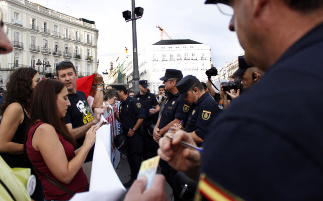 Agentes de Policía identifican a varios activistas de la Coordinadora 25-S.