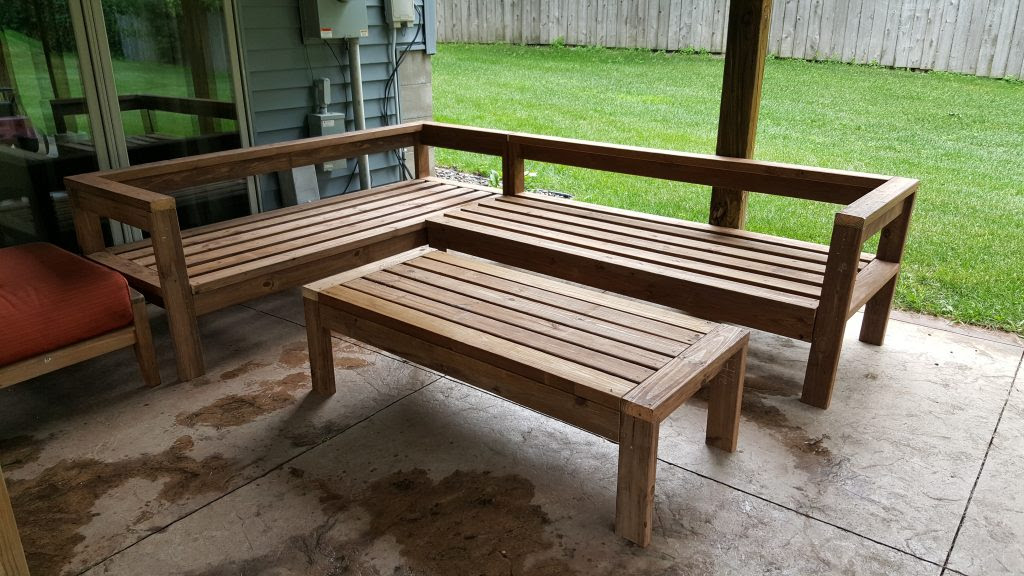 Outdoor sectional sofa from remodelaholic Diy Outdoor Sectional Couch Kinda Sorta Simple