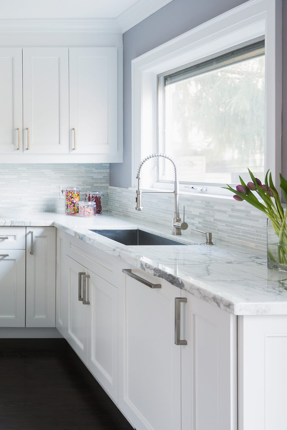 Updating your kitchen cabinets can make all the difference, and right in the heart of your home! 35 Light Wood Kitchen Cabinets With Trends Ideas Countertopsnews
