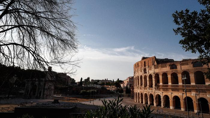 Antichambre de la mort pour lions et gladiateurs, la crypte, restaurée, du Colisée à Rome montre ses coulisses