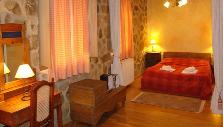 Ξενώνας Χελυδορέα - Τρίκαλα Κορινθίας