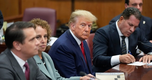 The photo of Donald Trump in court that everyone is using.