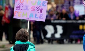 El feminismo exhibe su sororidad y abarrota las calles de España