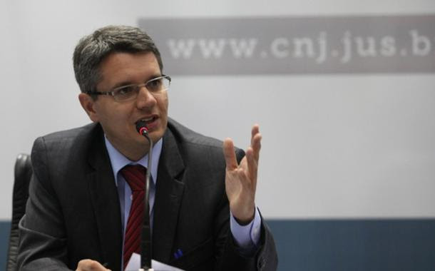 Delegado que foi alvo de Bolsonaro em 2019 é nomeado para combate à corrupção