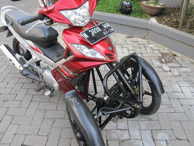 Modifikasi Sepeda  motor  2 roda  di depan